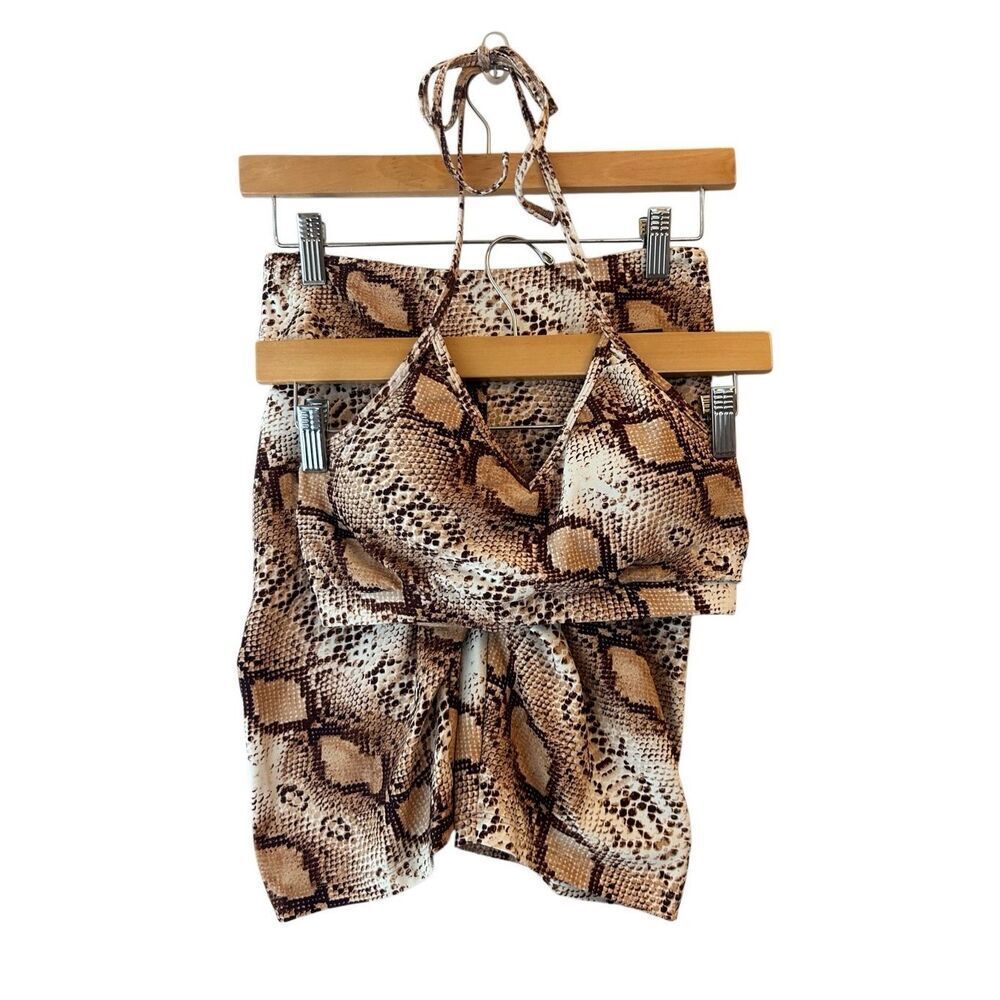 RARE!! LiCi Fit Workout Set in Rattlesnake Convertible bra & Scrunch Butt shorts